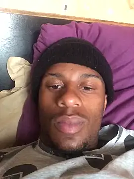 Snapshot of Awelarn chatting on 10-30-25, 11:33 Awelarn online show from 10-30-25, 11:33