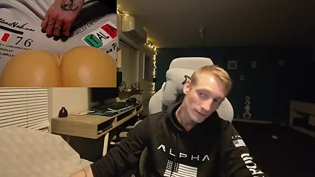 Snapshot of Firefoxdk chatting on 10-09-25, 11:36 Firefoxdk online show from 10-09-25, 11:36