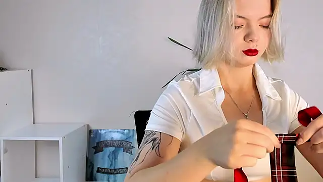 MelinMonro online show from 10-14-25, 03:18