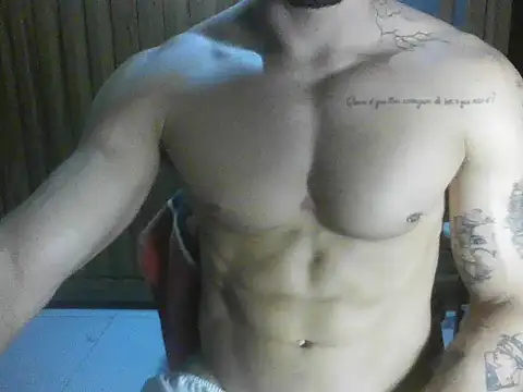 Snapshot of EntregadorDePau chatting on 10-21-25, 03:35 EntregadorDePau online show from 10-21-25, 03:35