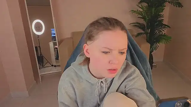 SirenaBlessing online show from 12-21-25, 09:05