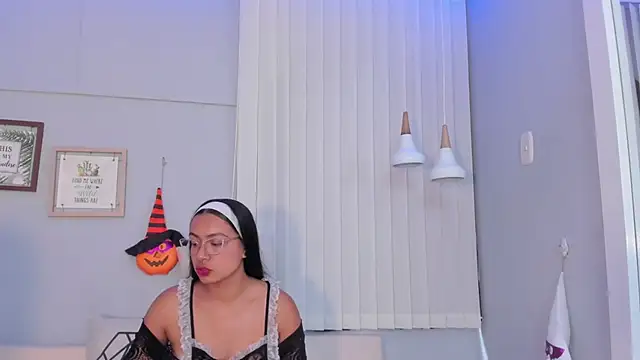 Lilo Rose online show from 10-30-25, 01:23