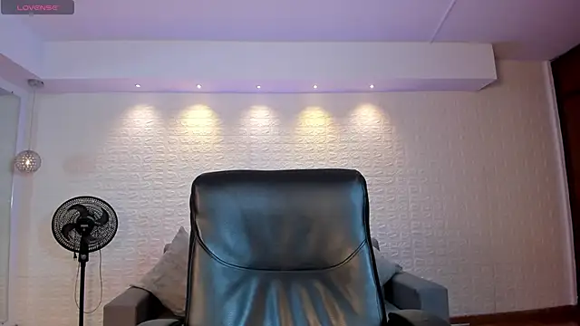 VenusCooper online show from 11-23-25, 12:38