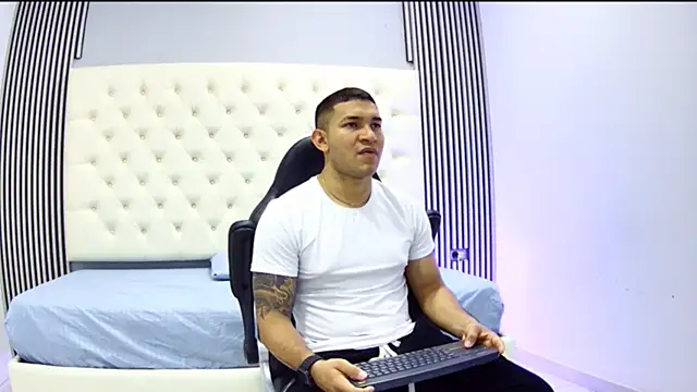 venedic bull online show from 10-28-25, 08:22