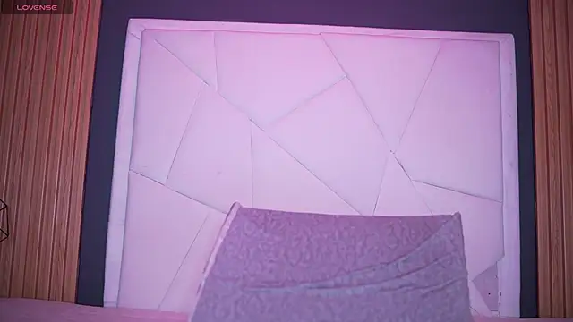 Emily Roberts9 online show from 04-01-26, 01:41