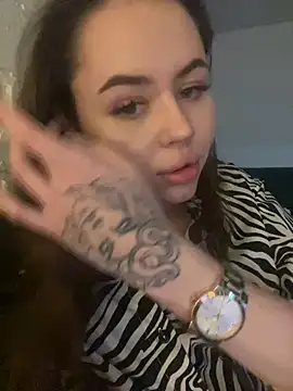 Snapshot of AlmaryKim chatting on 01-06-25, 11:31 AlmaryKim online show from 01-06-25, 11:31