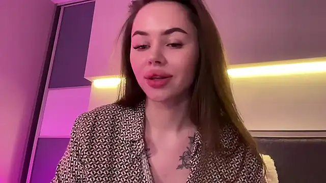 Snapshot of AlmaryKim chatting on 02-10-25, 09:58 AlmaryKim online show from 02-10-25, 09:58