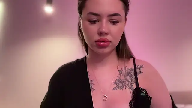 Snapshot of AlmaryKim chatting on 09-24-25, 08:01 AlmaryKim online show from 09-24-25, 08:01