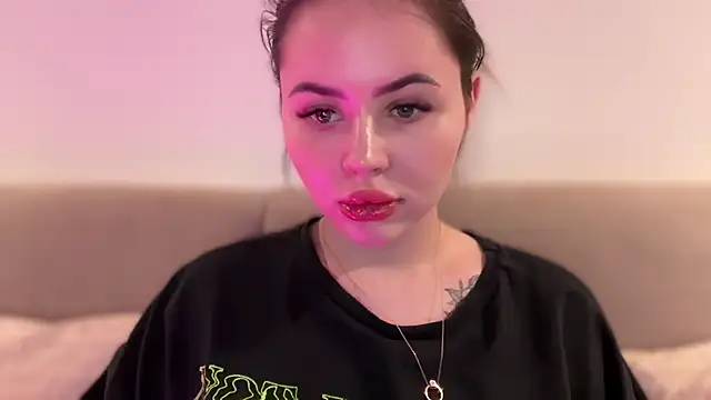 Snapshot of AlmaryKim chatting on 11-01-25, 08:33 AlmaryKim online show from 11-01-25, 08:33