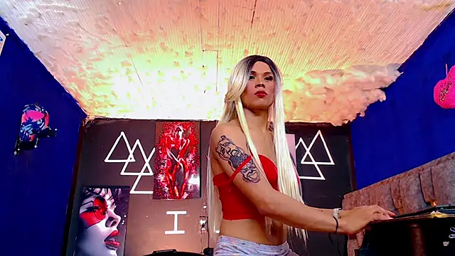 Fersexy Dolls online show from 10-29-25, 02:47