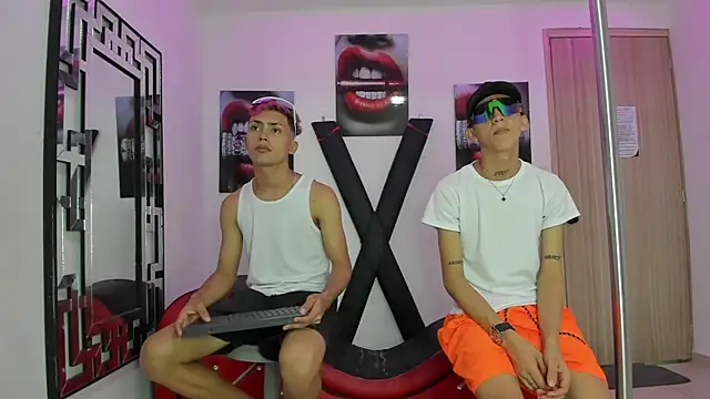 VERY HOT GUYS online show from 11-16-25, 01:33