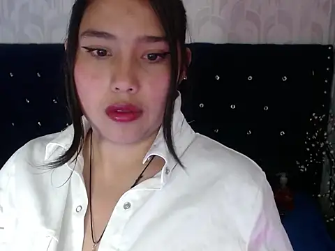 Lovingmoraxx online show from 10-21-25, 02:40
