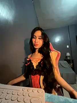 Snapshot of SweetRosie18 chatting on 10-13-25, 02:50 SweetRosie18 online show from 10-13-25, 02:50