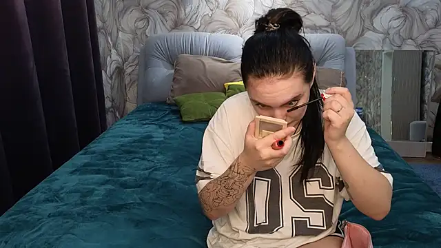 Snapshot of Mary_12 chatting on 10-09-25, 08:23 Mary 12 online show from 10-09-25, 08:23