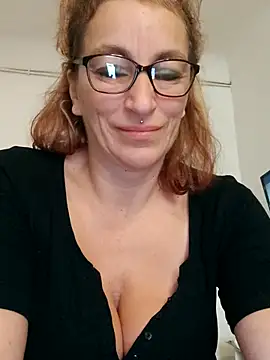 Fifi83Bell online show from 11-16-25, 12:55