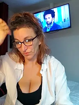 Fifi83Bell online show from 12-16-25, 02:55