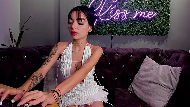 scarlettvelvet  online show from 11-09-25, 01:42