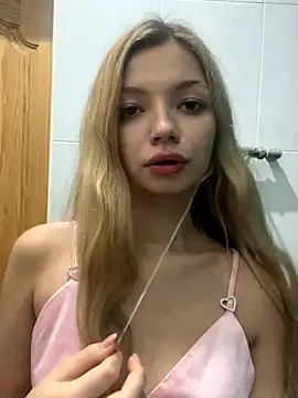  Siennaaa  online show from 10-28-25, 10:45