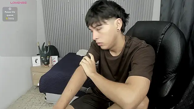 Snapshot of StiwenTwink chatting on 05-26-26, 01:07 StiwenTwink online show from 05-26-26, 01:07