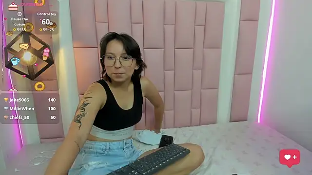 Snapshot of Klaret_Toy chatting on 04-28-26, 02:27 Klaret Toy online show from 04-28-26, 02:27