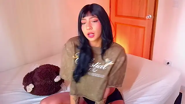 emma web  online show from 10-23-25, 03:33