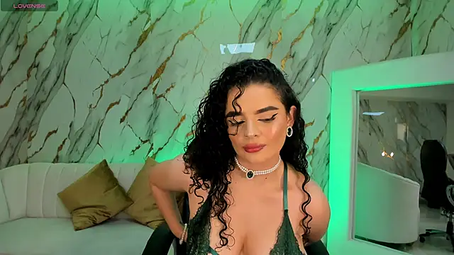 Snapshot of KylieJenkins chatting on 02-16-26, 11:17 KylieJenkins online show from 02-16-26, 11:17