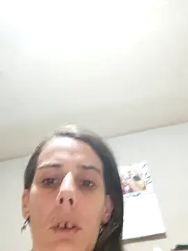 Snapshot of DiosesEdem13 chatting on 10-31-25, 11:28 DiosesEdem13 online show from 10-31-25, 11:28