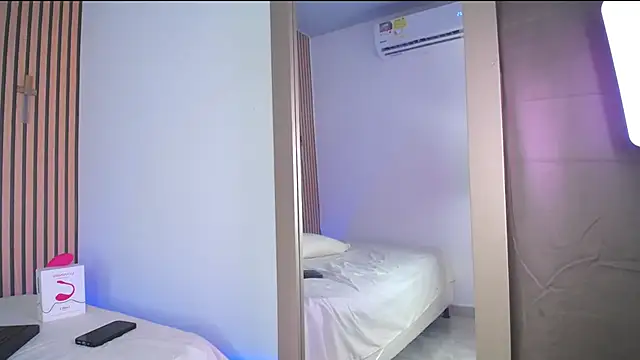 PiaGelvez online show from 10-03-25, 01:02