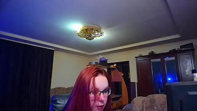 JustFoxyee online show from 10-05-25, 08:07