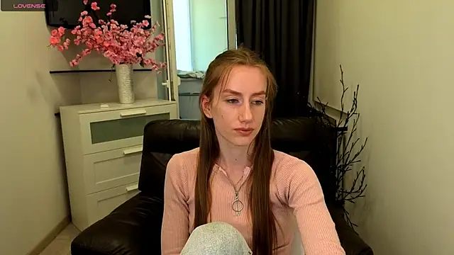 Snapshot of GoldenRose_ chatting on 05-26-26, 12:34 GoldenRose online show from 05-26-26, 12:34