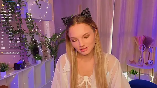 JulieLupo online show from 11-07-25, 06:13