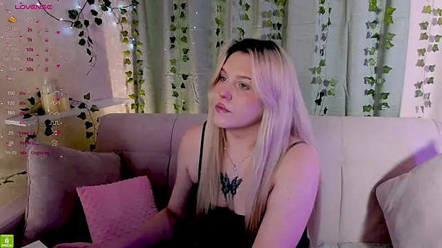 Snapshot of Malisha_kiss chatting on 04-01-26, 11:44 Malisha kiss online show from 04-01-26, 11:44