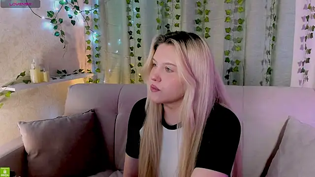 Snapshot of Malisha_kiss chatting on 04-04-26, 11:08 Malisha kiss online show from 04-04-26, 11:08