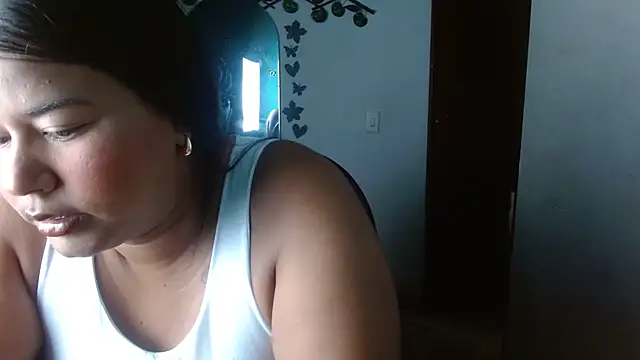 Snapshot of Ebony_luna chatting on 05-01-26, 01:37 Ebony luna online show from 05-01-26, 01:37