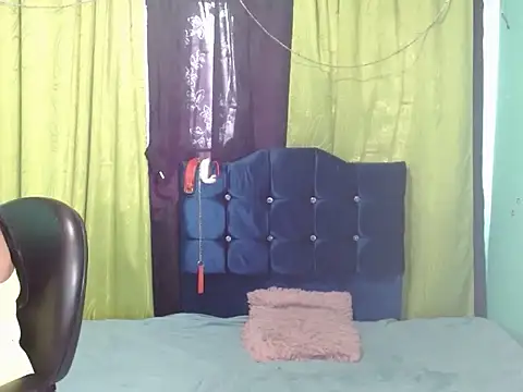 Snapshot of Ebony_luna chatting on 05-07-26, 12:43 Ebony luna online show from 05-07-26, 12:43