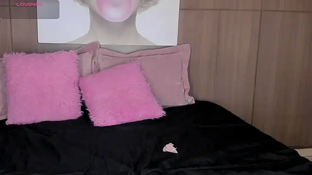 Snapshot of saraycollins chatting on 06-05-26, 03:35 saraycollins online show from 06-05-26, 03:35