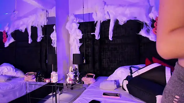 Latin Pleasures online show from 10-23-25, 08:18