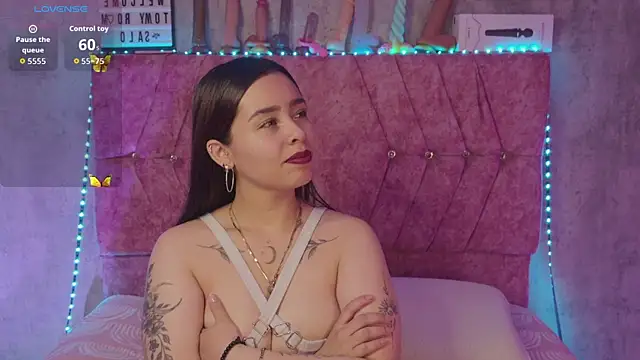Snapshot of Mia_lopez_1 chatting on 06-25-26, 12:54 Mia lopez 1 online show from 06-25-26, 12:54
