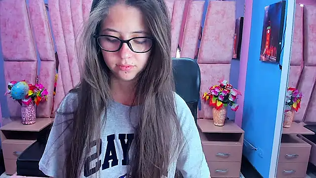 sarah sweett  online show from 02-14-26, 02:58