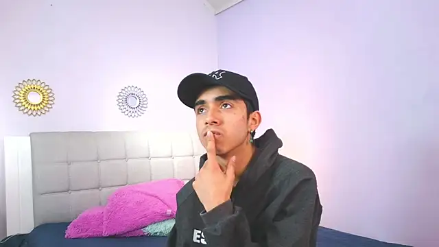 Hottie Guy online show from 11-05-25, 05:35