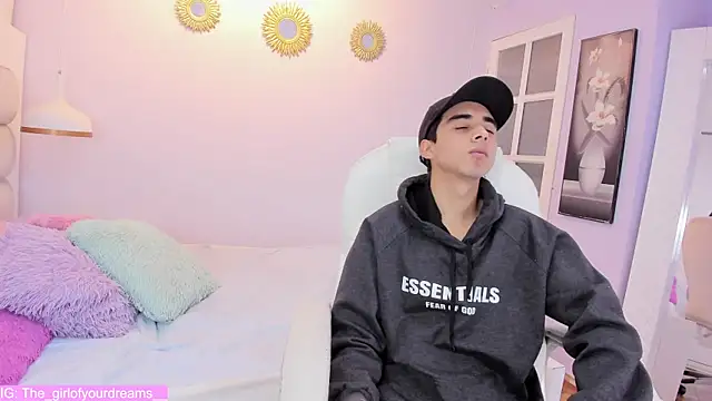 Hottie Guy online show from 11-20-25, 05:45