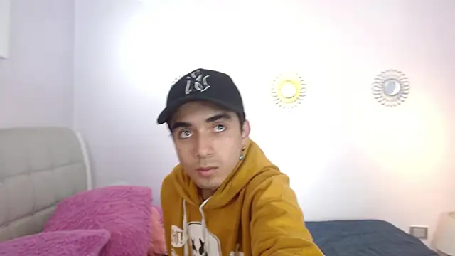 Hottie Guy online show from 11-25-25, 05:46