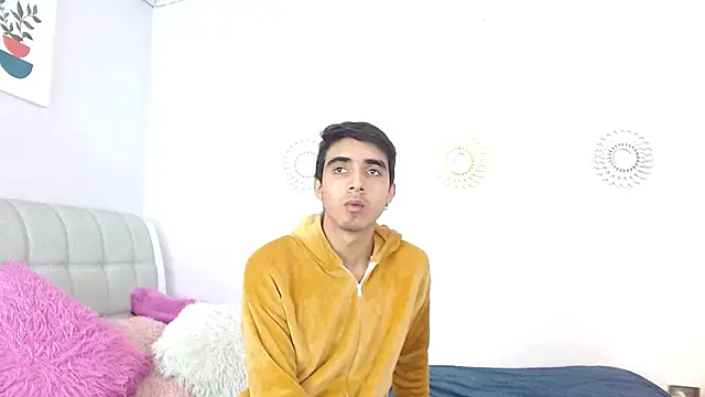 Hottie Guy online show from 12-02-25, 06:03