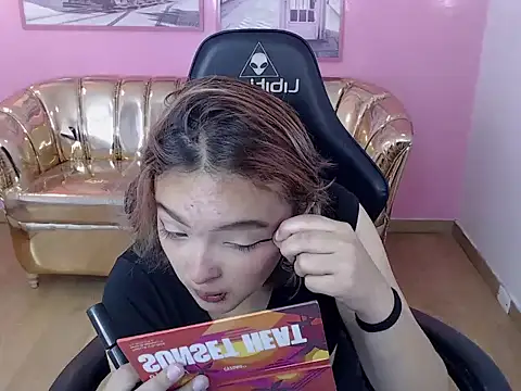 mia foster t online show from 10-24-25, 12:34