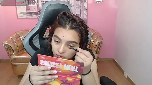 mia foster t online show from 11-30-25, 01:15