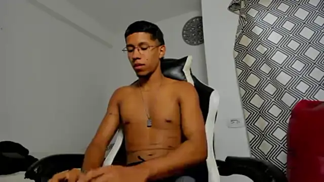 MaxVibe420 online show from 10-15-25, 01:55