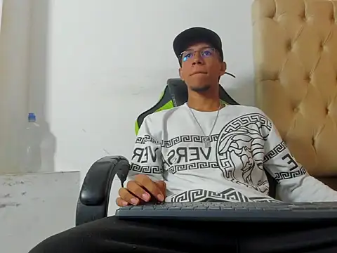 MaxVibe420 online show from 10-16-25, 01:23