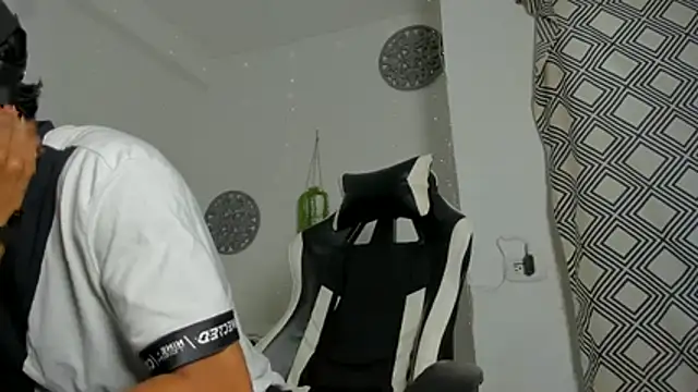 MaxVibe420 online show from 10-21-25, 01:23