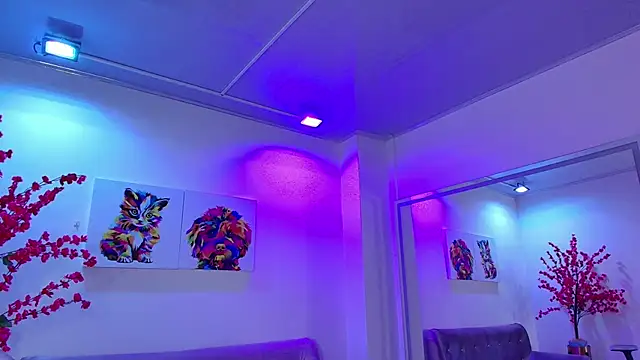 Snapshot of Summer_miller chatting on 10-23-25, 11:20 Summer miller online show from 10-23-25, 11:20