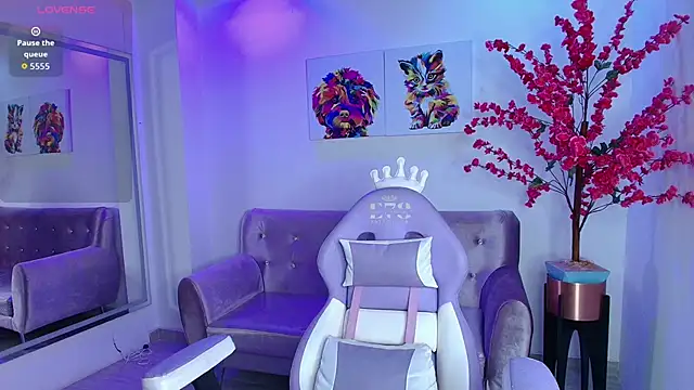 Snapshot of Summer_miller chatting on 10-24-25, 11:39 Summer miller online show from 10-24-25, 11:39